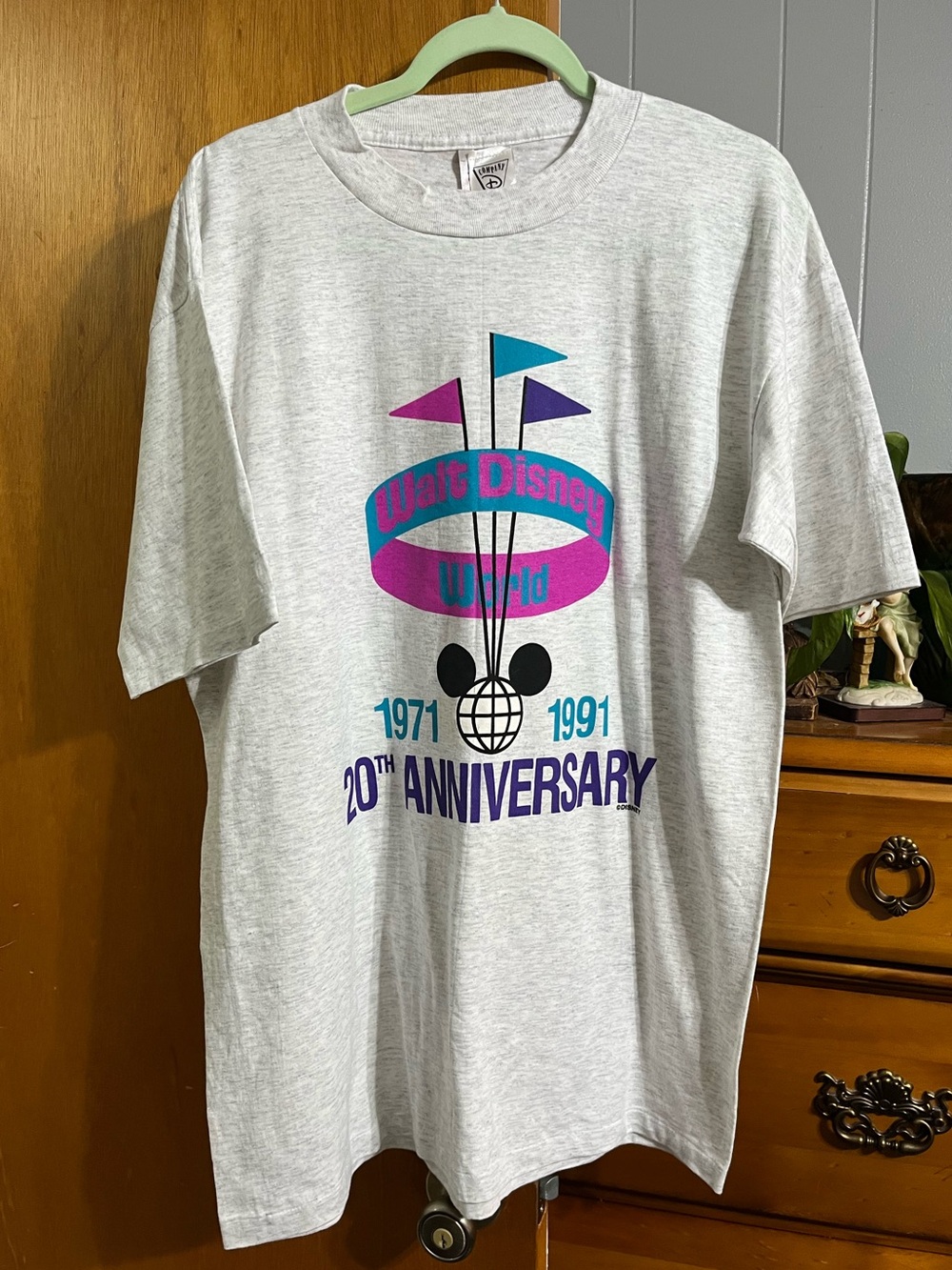 Vintage Walt Disney World 20th Anniversary Unisex Size XL Gray Crewneck T-Shirt